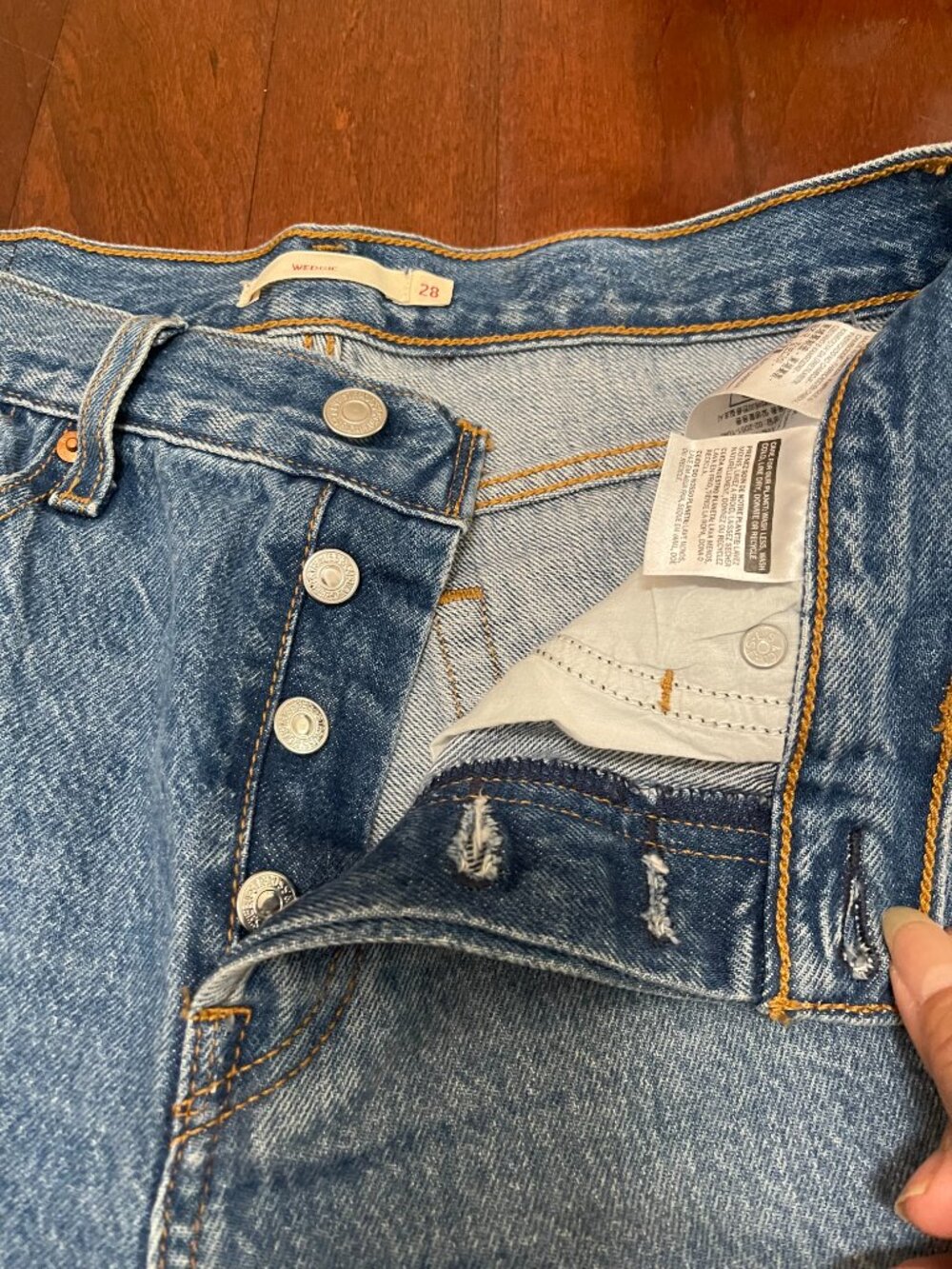 Levi’s Premium Wedgie High Rise Distressed Raw Hem Jeans Size 28 NWOT - Picture 5 of 9